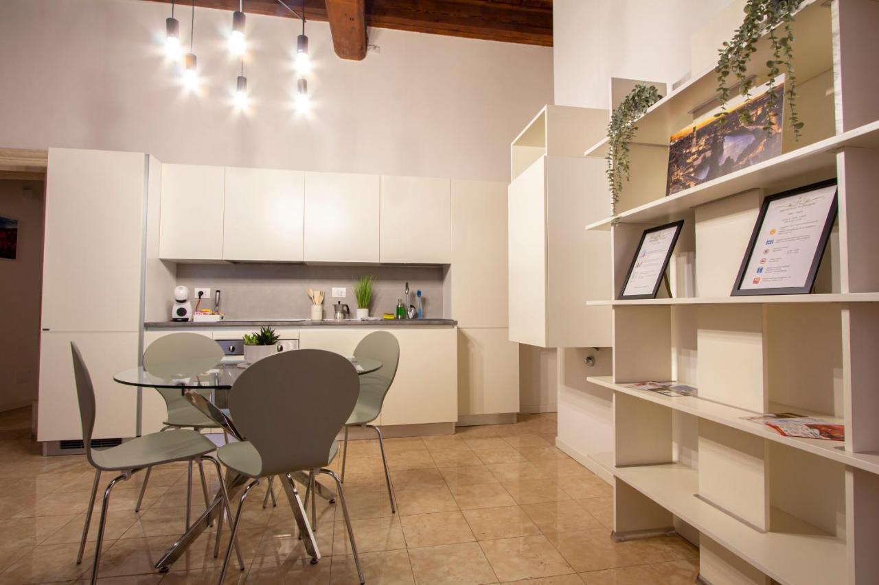 Le Damigelle Apartment เวโรนา ภายนอก รูปภาพ